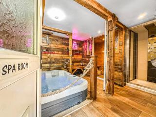 Rustic Rhondda Retreat w Private Hot Tub & Sauna - 0