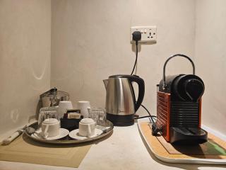 The Villa Luxury Suites Hotel - 4