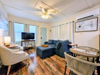 #05 - Lakefront Two Bedroom Cottage- Pet Friendly - 8