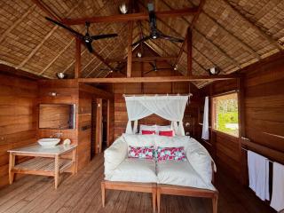 ipyum Premium Overwater Guest House - 7