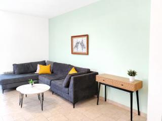 Family Apartment near Old City - 6