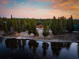 Riverfront Reunion- 3 Cabins, River Front, Private Dock, Hot Tub - 0