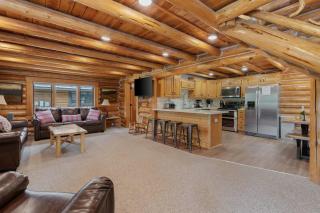 Riverfront Reunion- 3 Cabins, River Front, Private Dock, Hot Tub - 1