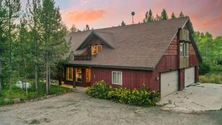Rising Sun Ranch - Hot Tub - Game Room - Sleeps 20 - 35mi Yellowstone - 0