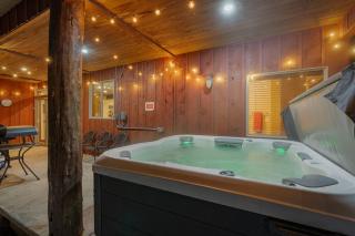Rising Sun Ranch - Hot Tub - Game Room - Sleeps 20 - 35mi Yellowstone - 8