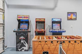 Rising Sun Ranch - Hot Tub - Game Room - Sleeps 20 - 35mi Yellowstone - 7