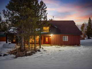 Rising Sun Ranch - Hot Tub - Game Room - Sleeps 20 - 35mi Yellowstone - 4