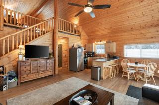 Yellowstone Fairway Cottage - Golf Course Cabin, 25min to Yellowstone - 8