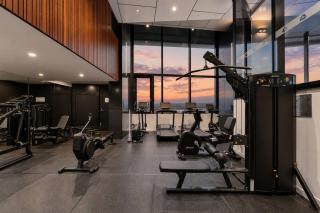 Level 51 Golden Sunset CBD Getaway with 2BDR, Free Parking, Sauna and Gym - 6