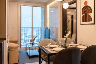 200 m to Metro l High-Floor Unit l Rooftop Pool - 3