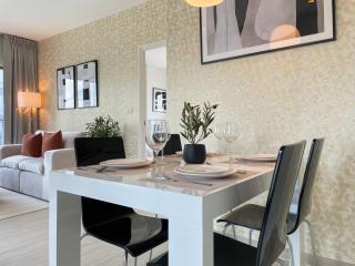 BTS Thong Lo l Large 65 sqm l Pool and Gym l Sontana - 8