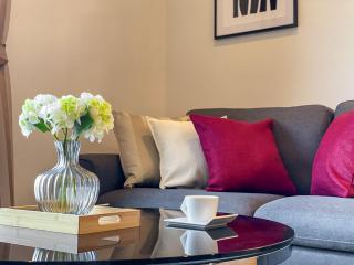 Near BTS l Large 52 sqm l Pool and Steam - 2
