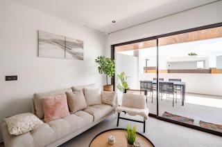 New luxury apartment with swimming pool near the beach - 0