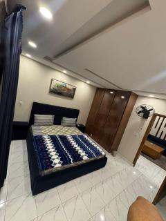 Jimmy's Den - 7