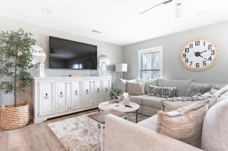 Luxury 3BR Pond View Home with Gameroom - 7