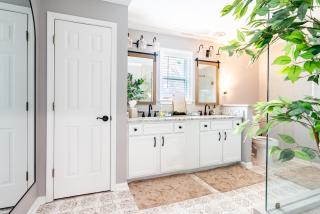 Luxury 3BR Pond View Home with Gameroom - 6
