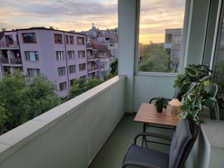 City and Beach Skyline 2BR Apartment 5th Floor Walk Up - 4