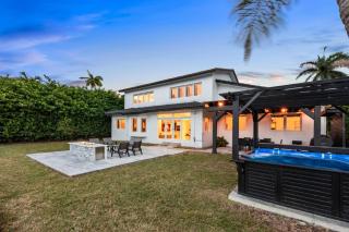 Waterfront Villa with Pool and Dock - 7