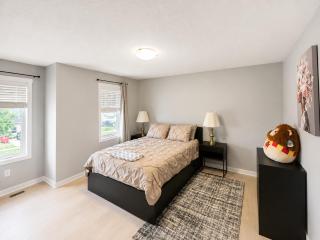 Modern Entire Home 13 Min to Mayo Saint Marys - 1