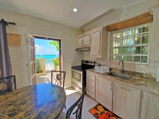 Beachfront South Coast Apartment, Great Location! - 8