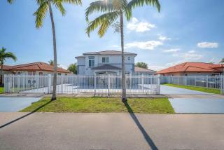 6BR Villa Tropical Haven Private Pool & BBQ - 3