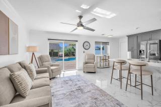 6BR Villa Tropical Haven Private Pool & BBQ - 1
