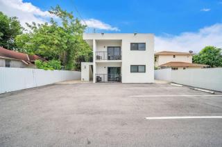West Brickell #4 Free Parking & Renovated 2BR - 7