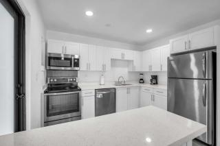 West Brickell #4 Free Parking & Renovated 2BR - 8