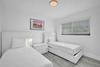 West Brickell #4 Free Parking & Renovated 2BR - 6