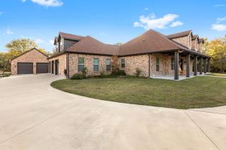 5BR Spacious Luxury Retreat Jacuzzi Gameroom - 1