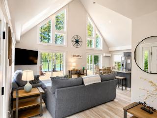 Luxury Waterfront Retreat with Hot Tub Near Acadia - 8