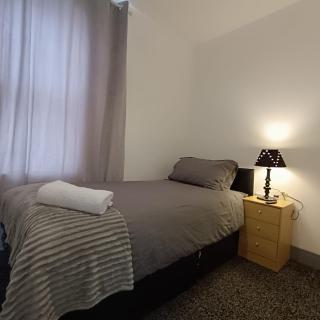 Amber TF3 Single Room with Private Bathroom - 9