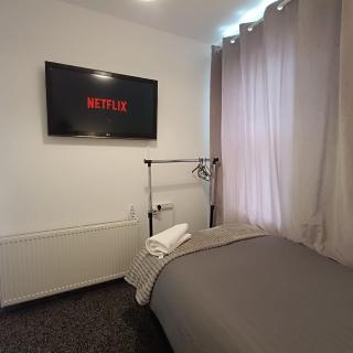 Amber TF3 Single Room with Private Bathroom - 1