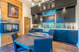 Luxury Lauderdale Lakes Retreat & Lakefront Views & Balconies - 3