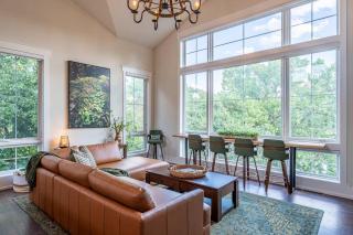 Luxury Lauderdale Lakes Retreat & Lakefront Views & Balconies - 8