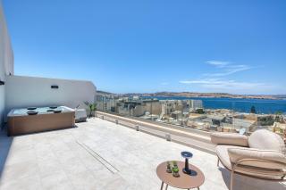 New - Stylish 2BR penthouse with Terrace, Seaview & private Jacuzzi by SF Homes 12 - 1