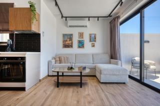 New - Stylish 2BR penthouse with Terrace, Seaview & private Jacuzzi by SF Homes 12 - 2