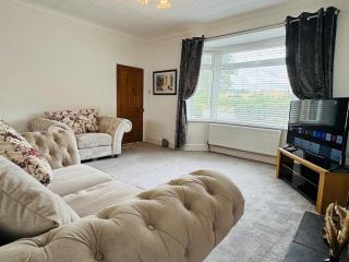 Spacious Detached Farm House for Contractors and Families - 3