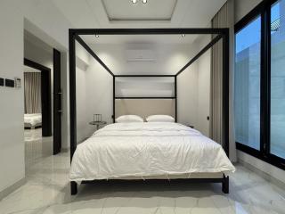 C1 - Spacious Ground-floor 4 Bedroom Apartment - 4