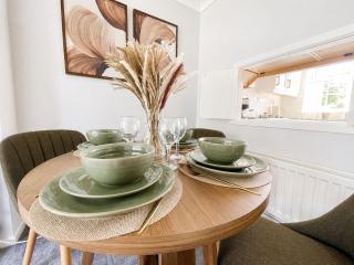 2 Bd House with Free Parking for Contractors and Families - 2