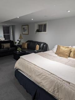 King Size In-Suite Basement - 0