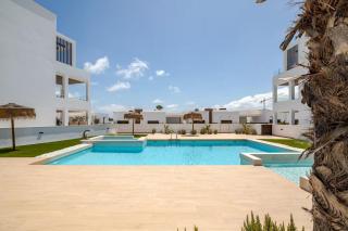 New luxury apartment with swimming pool near the beach - 5