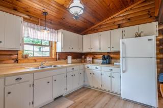 Maple Leaf Cabin - 1