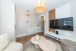 Cosy & Modern 2BR House with Home Office - Pass the Keys - 4