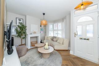 Cosy & Modern 2BR House with Home Office - Pass the Keys - 3