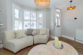 Cosy & Modern 2BR House with Home Office - Pass the Keys - 2