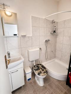 Cozy Studio Apartment Near Beach - 2