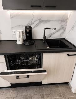 Cozy Studio Apartment Near Beach - 4