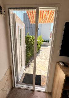 Cozy Studio Apartment Near Beach - 6