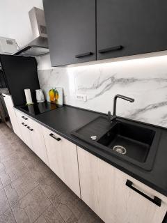 Cozy Studio Apartment Near Beach - 5